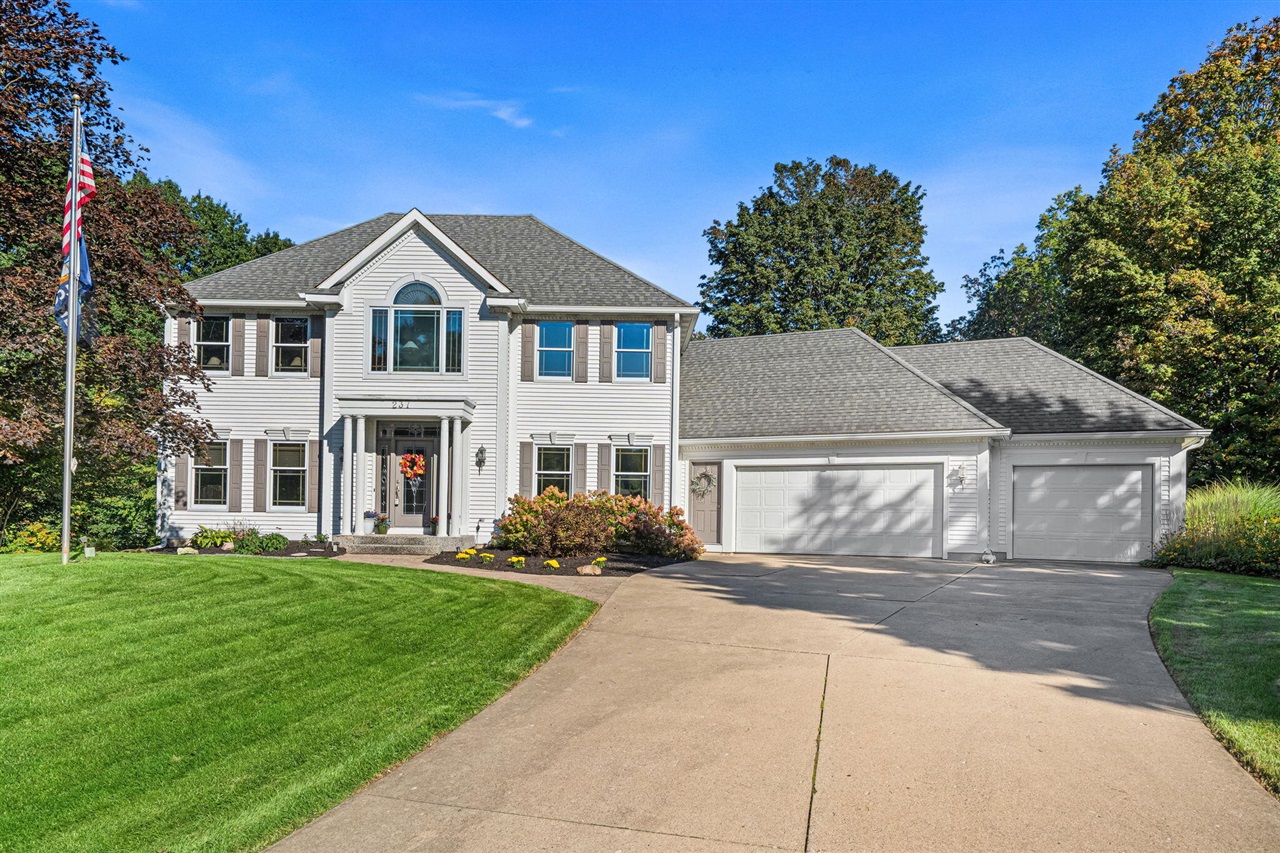 Photo 1 of Single family home for sale at 237 Covington Ct, Grandville, MI 49418 | MLS# 70561466 | Listing updated on 2026-09-30