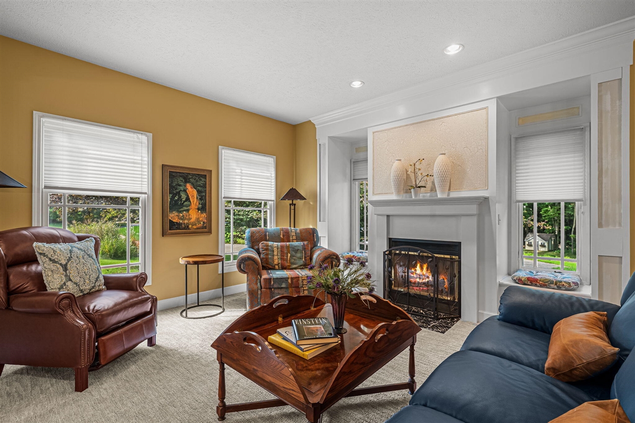 Photo 3 of Single family home for sale at 237 Covington Ct, Grandville, MI 49418 | MLS# 70561466 | Listing updated on 2026-09-30