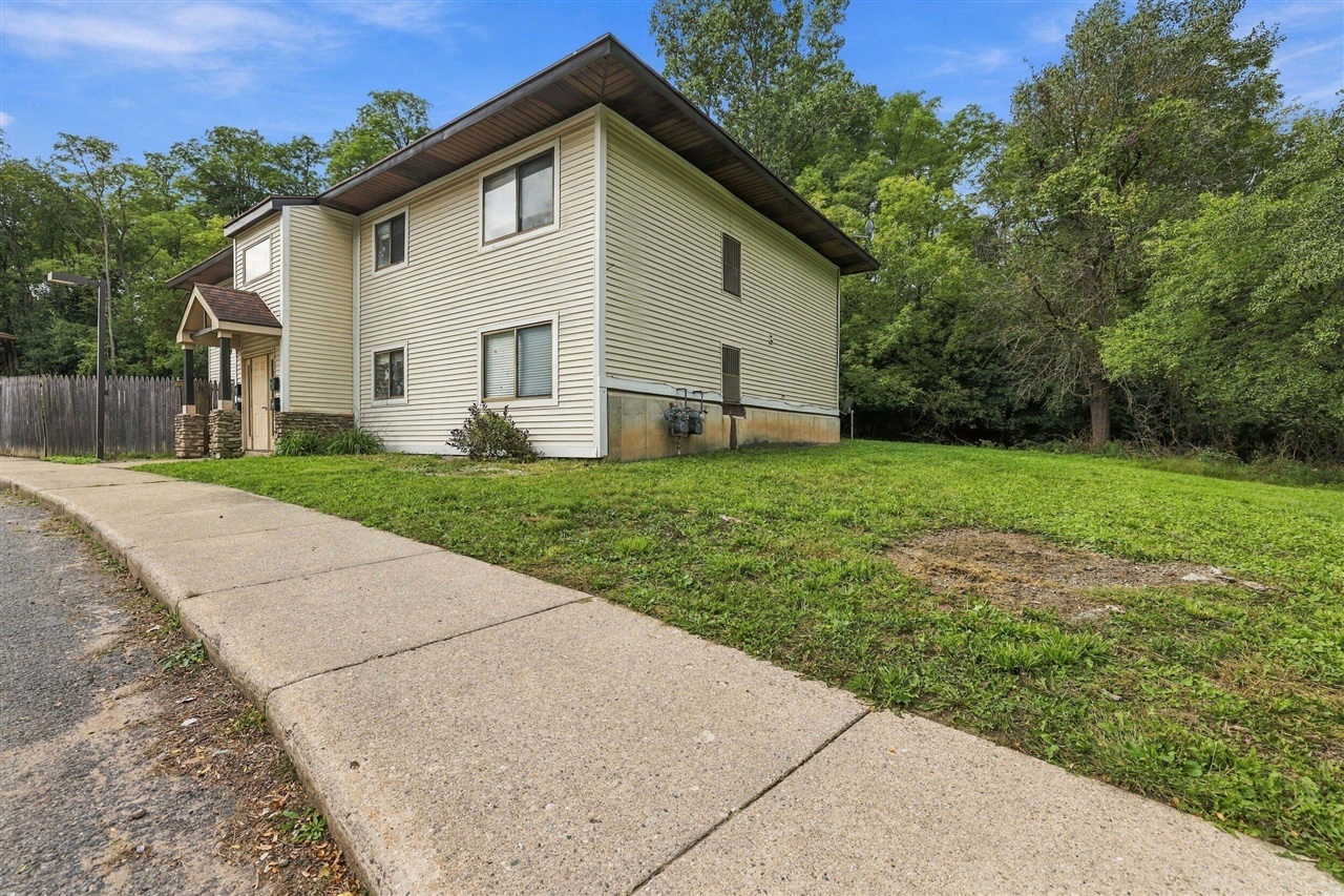 Photo 1 of Multi family home for sale at 808 Carrier Crk Blvd, Grand Rapids, MI 49503 | MLS# 70561486 | Listing updated on 2026-10-05