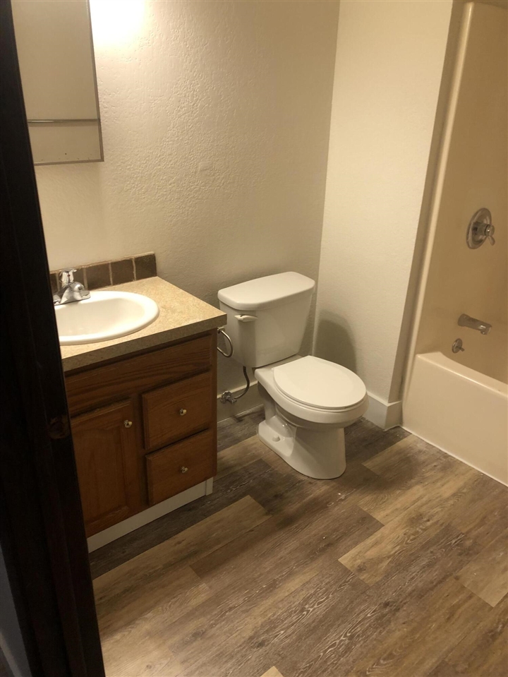 Listing Photo 5 - Condo for sale in building located at 808 Carrier Creek Blvd, Grand Rapids, MI 49503