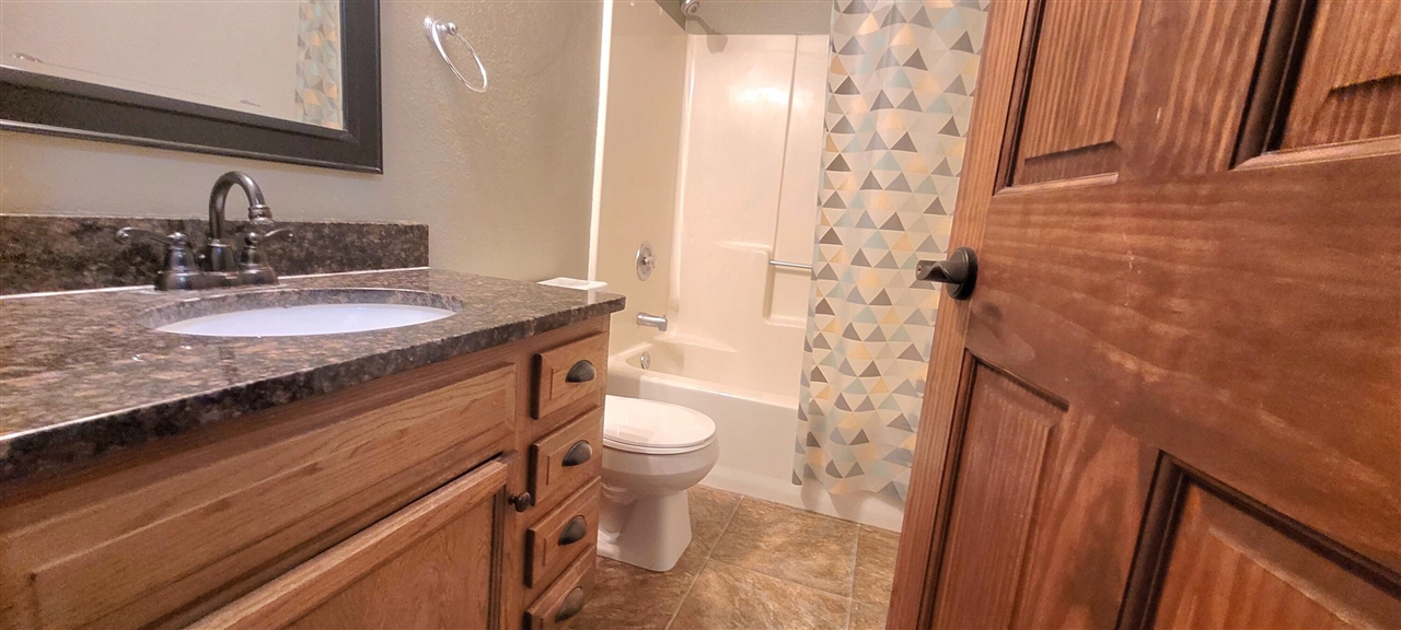 Listing Photo 5 - Condo for sale in building located at 820 Carrier Creek Blvd, Grand Rapids, MI 49503