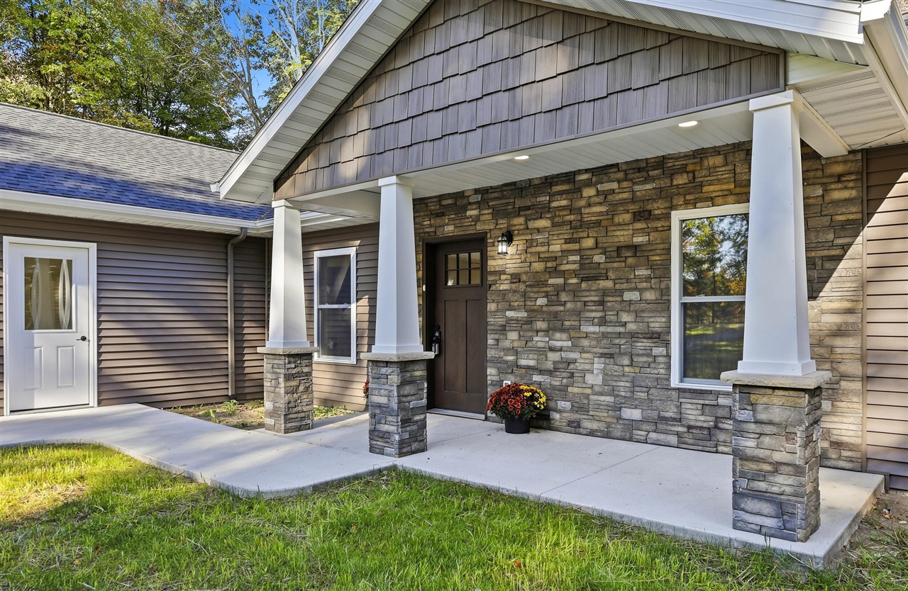 Photo 4 of Single family home for sale at 6742 Abbey Ln, Canadian Lakes, MI 49346 | MLS# 70561542 | Listing updated on 2026-10-07