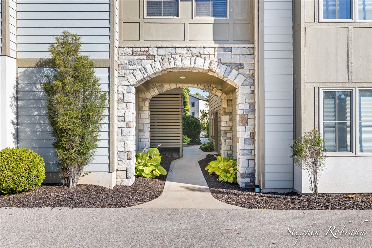 Photo 1 of Sale Pending at 2005 Celadon Dr #5, Grand Rapids, MI 49525 | MLS# 70561596 | Listing updated on 2026-10-05