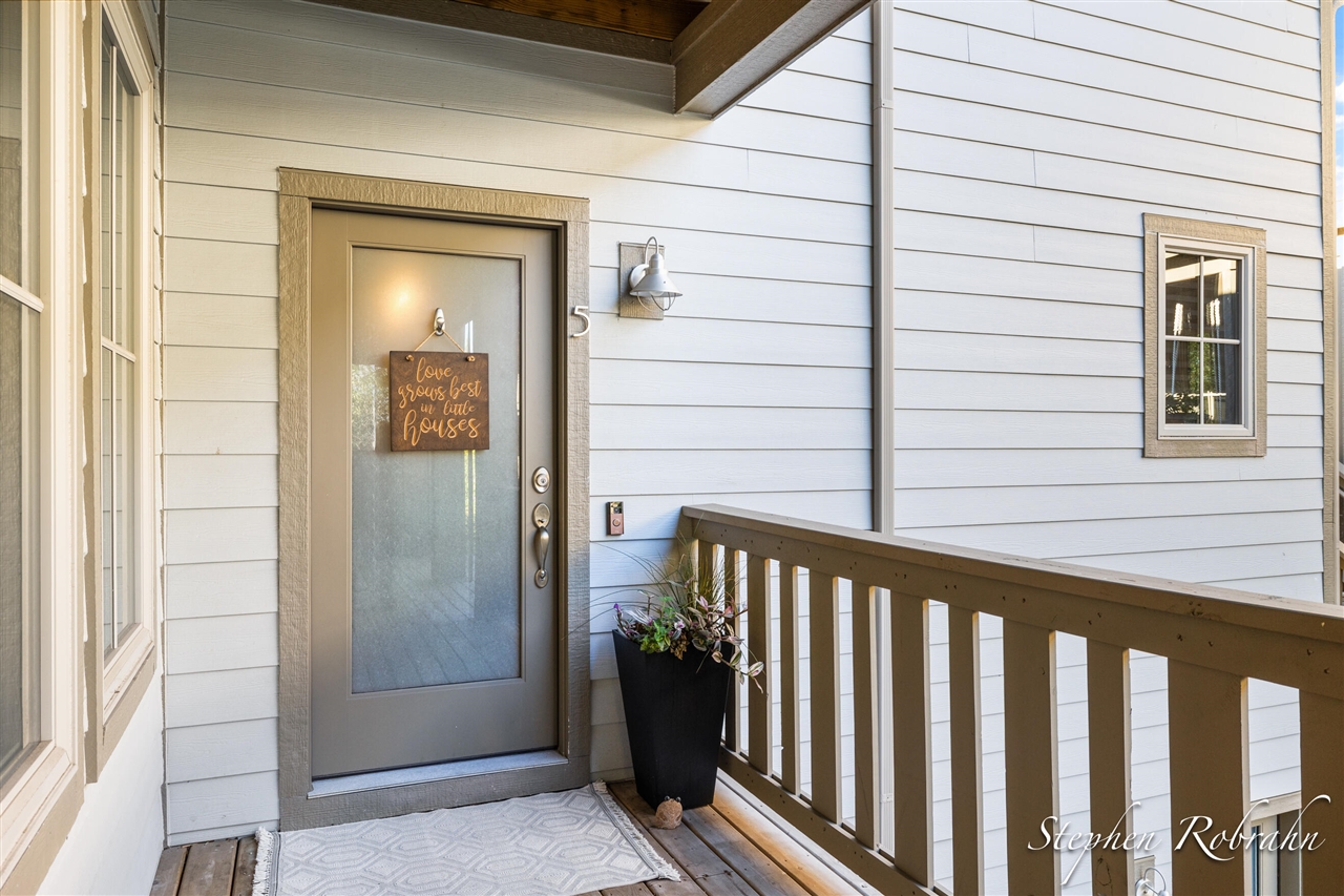 Photo 2 of Sale Pending at 2005 Celadon Dr #5, Grand Rapids, MI 49525 | MLS# 70561596 | Listing updated on 2026-10-05