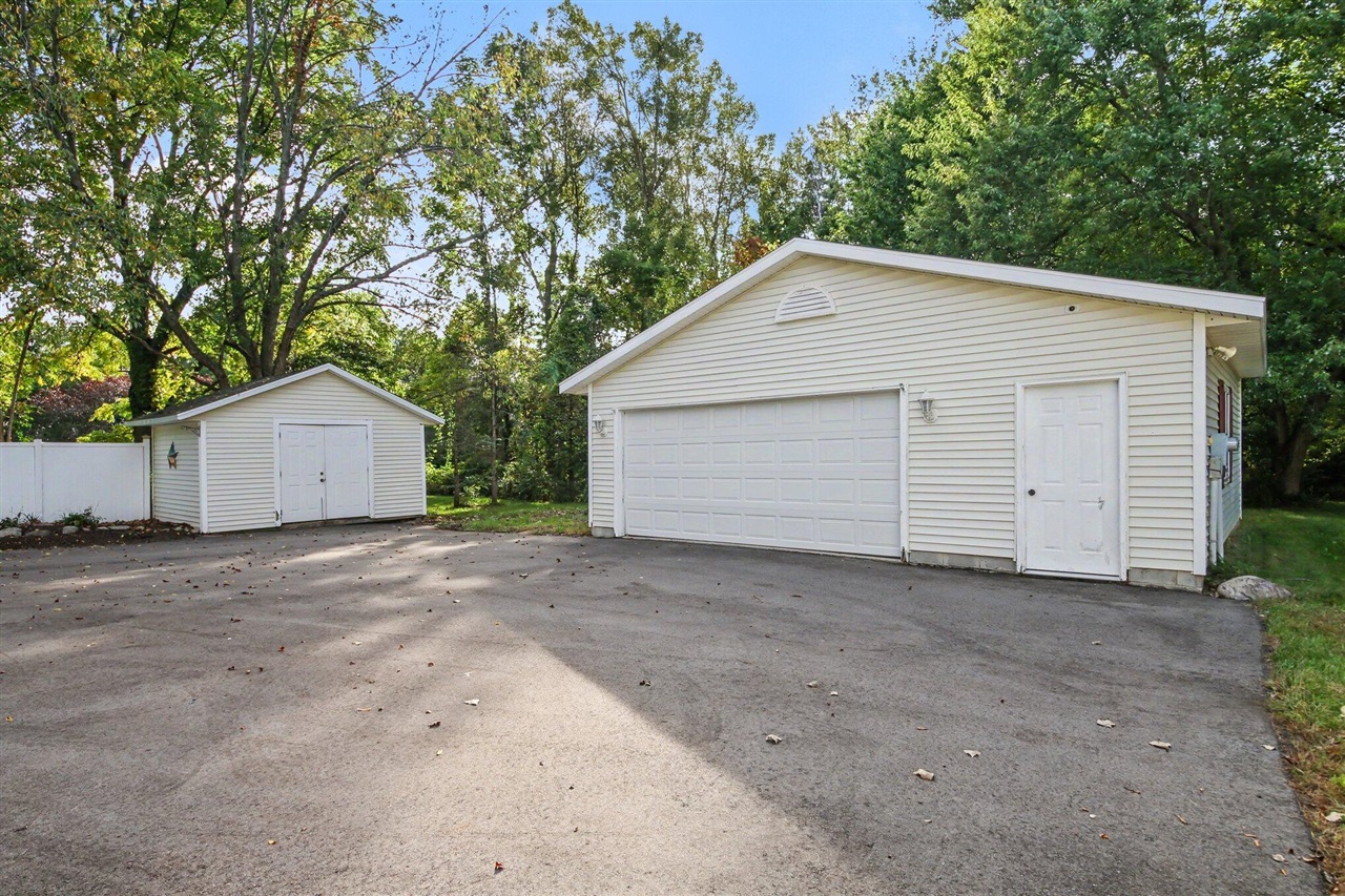 Photo 3 of Sale Pending at 4533 Fruit Ridge Ave, Grand Rapids, MI 49544 | MLS# 70561836 | Listing updated on 2026-10-06