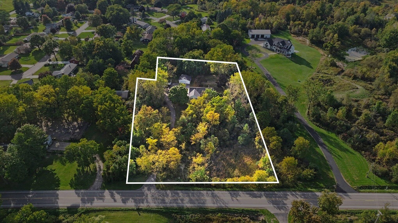 Photo 4 of Sale Pending at 4533 Fruit Ridge Ave, Grand Rapids, MI 49544 | MLS# 70561836 | Listing updated on 2026-10-06