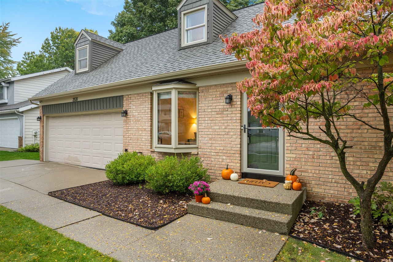 Photo 3 of Sale Pending at 2531 Longmeadow St, Grand Rapids, MI 49504 | MLS# 70561861 | Listing updated on 2026-10-08