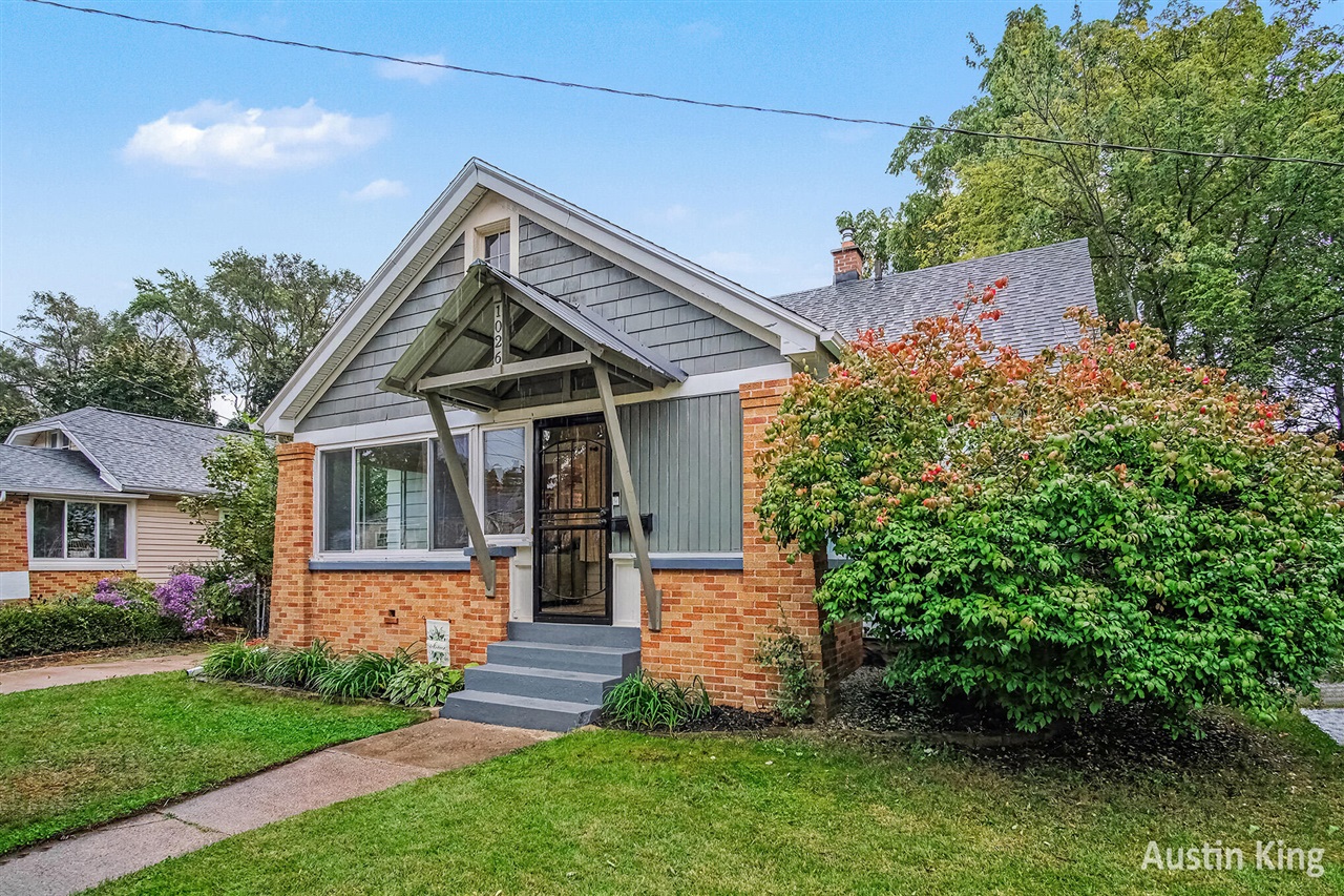 Photo 2 of Single family home for sale at 1026 Hollywood St, Grand Rapids, MI 49505 | MLS# 70561897 | Listing updated on 2026-10-07