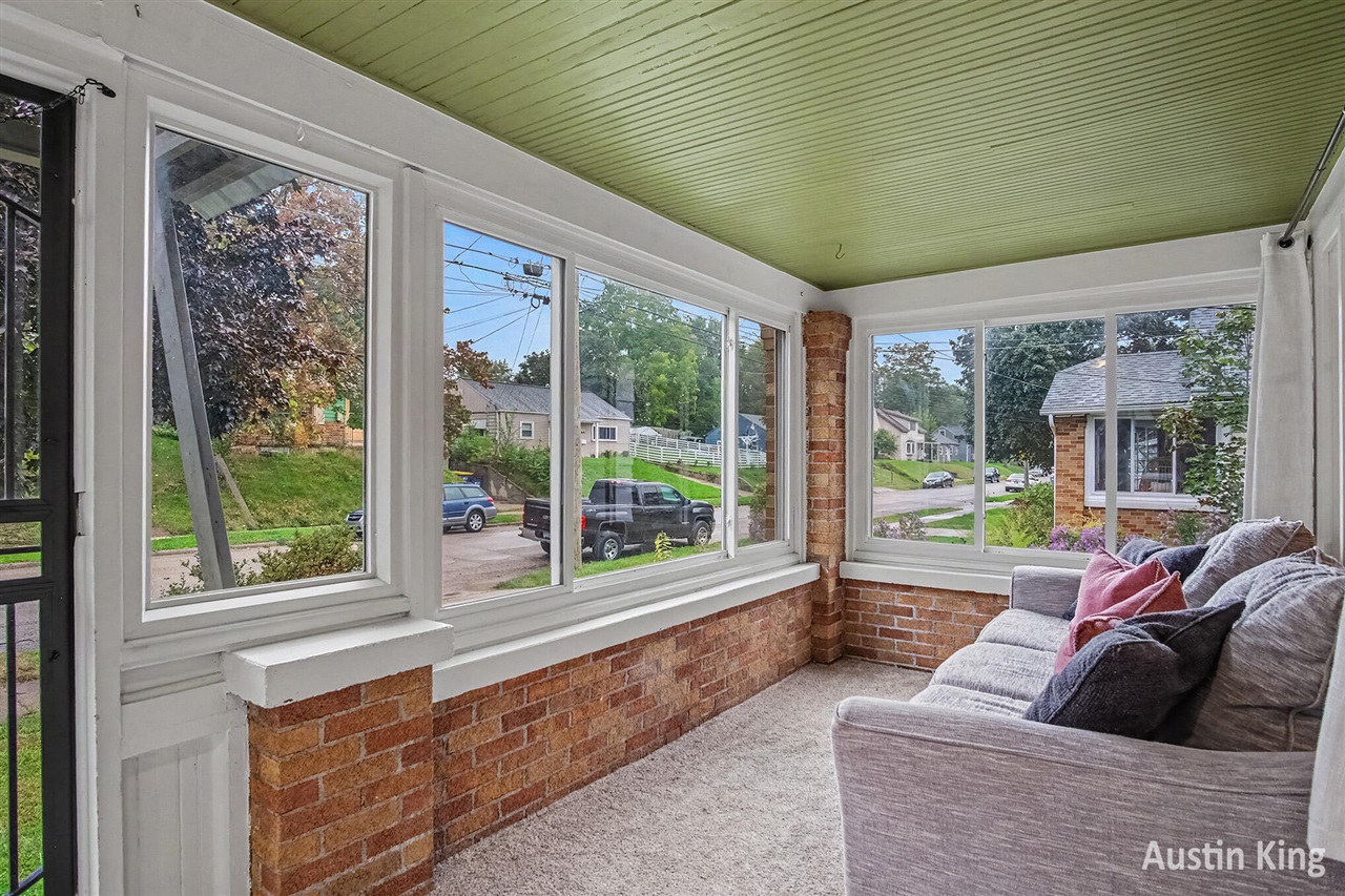 Photo 3 of Single family home for sale at 1026 Hollywood St, Grand Rapids, MI 49505 | MLS# 70561897 | Listing updated on 2026-10-07