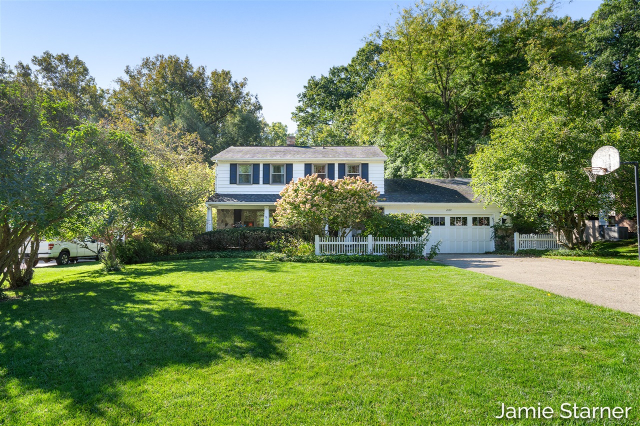 Photo 1 of Sale Pending at 2110 Blueberry Dr, Grand Rapids, MI 49504 | MLS# 70561919 | Listing updated on 2026-10-04