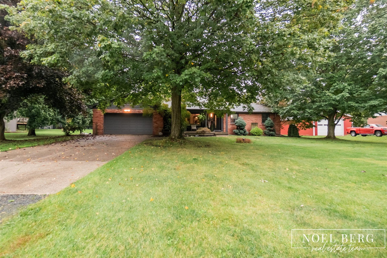 Photo 2 of Single family home for sale at 13820 Windemere Dr, Grand Rapids, MI 49534 | MLS# 70561955 | Listing updated on 2026-10-15