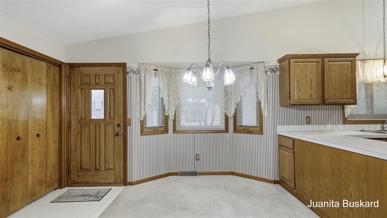 Listing Photo 5 - Condo for sale in building located at 1082 Amberwood W Dr, Byron Center, MI 49315 - Unit #130