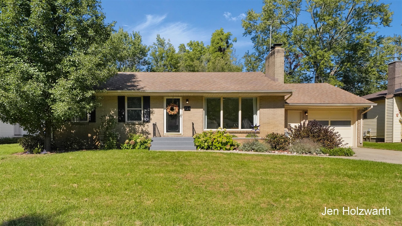 Photo 1 of Single family home for sale at 725 Parkway Dr, Grand Rapids, MI 49525 | MLS# 70561988 | Listing updated on 2026-10-05