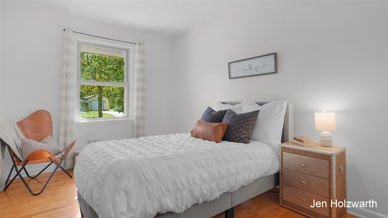 Photo 3 of Single family home for sale at 725 Parkway Dr, Grand Rapids, MI 49525 | MLS# 70561988 | Listing updated on 2026-10-05