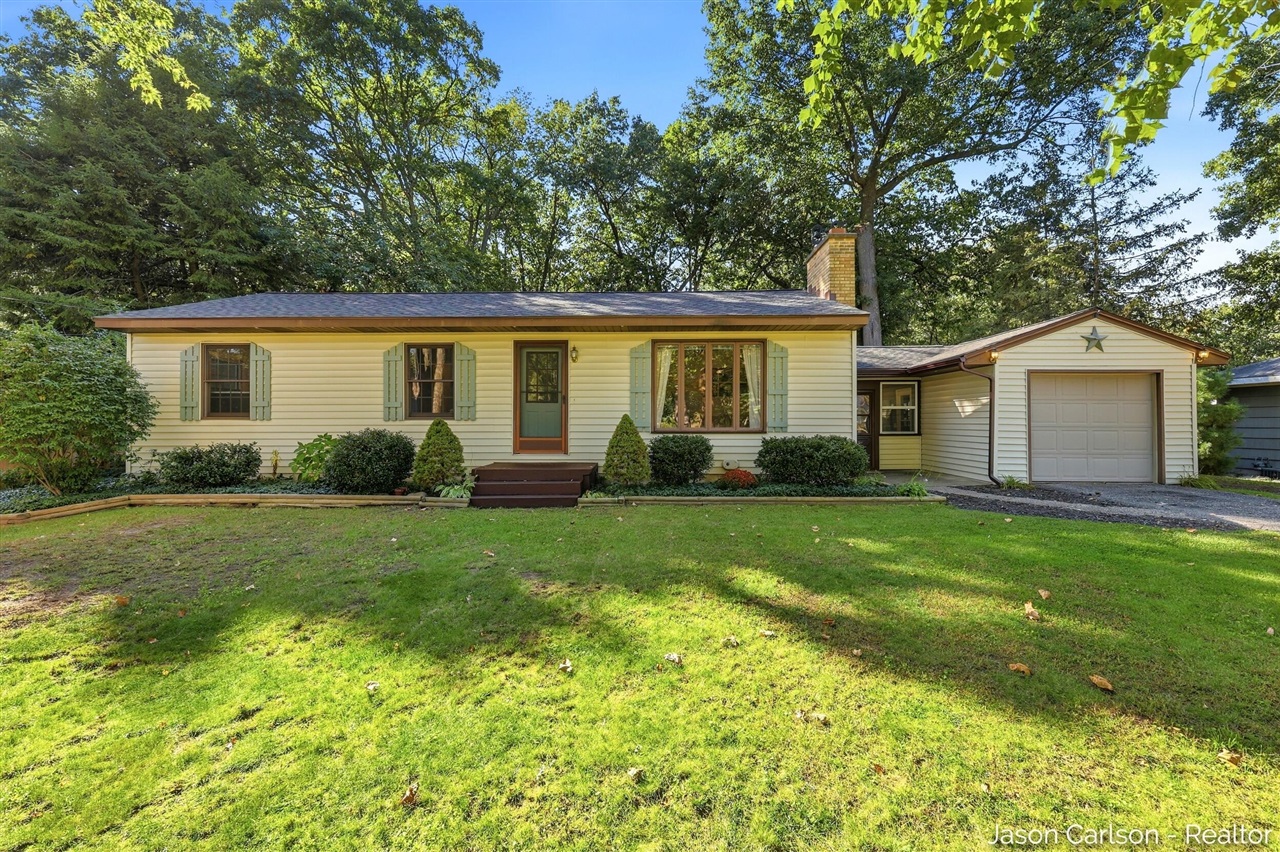 Photo 1 of Single family home for sale at 2525 Bristolwood Dr, Grand Rapids, MI 49544 | MLS# 70562017 | Listing updated on 2026-10-04