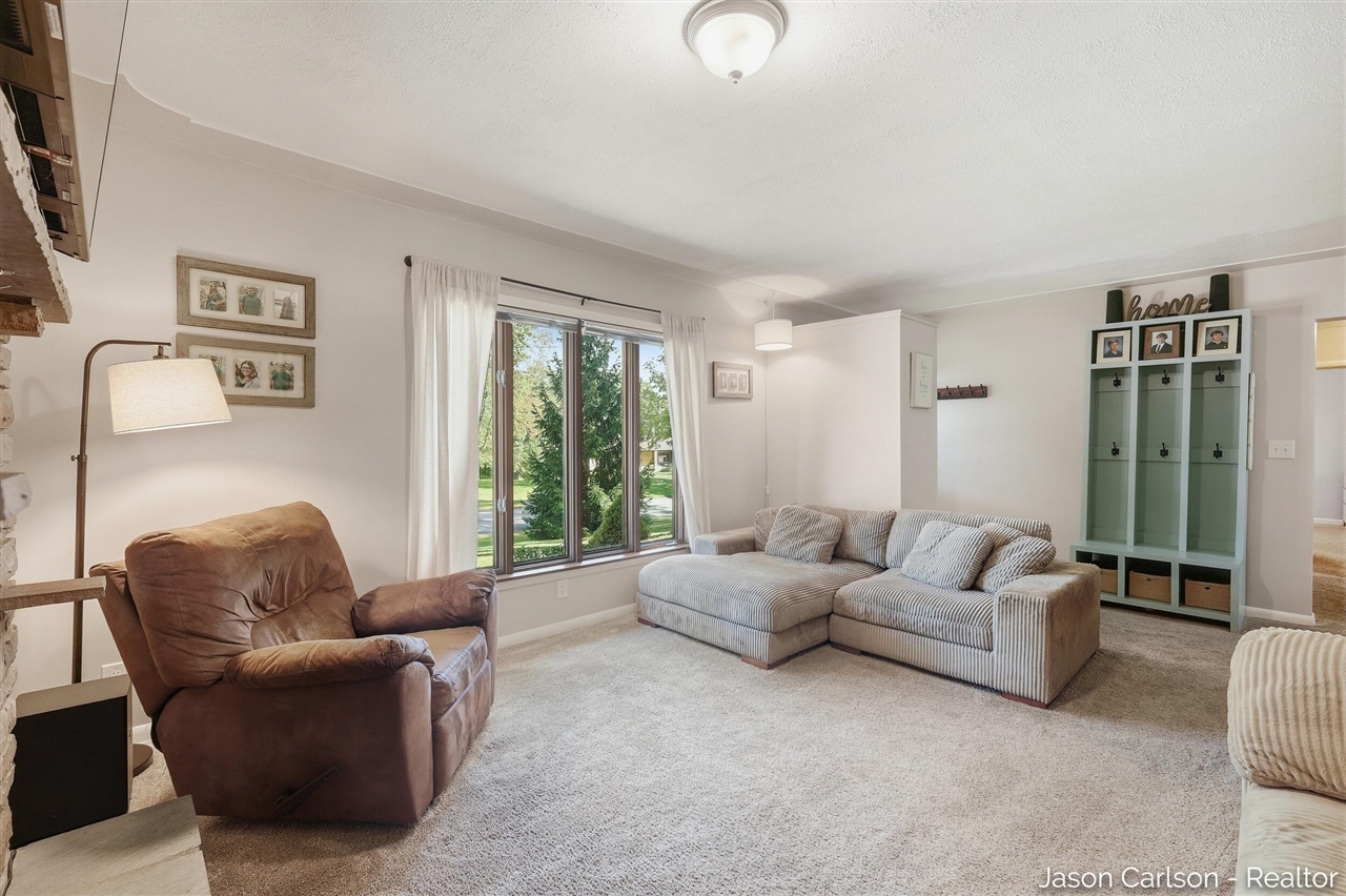 Photo 2 of Single family home for sale at 2525 Bristolwood Dr, Grand Rapids, MI 49544 | MLS# 70562017 | Listing updated on 2026-10-04