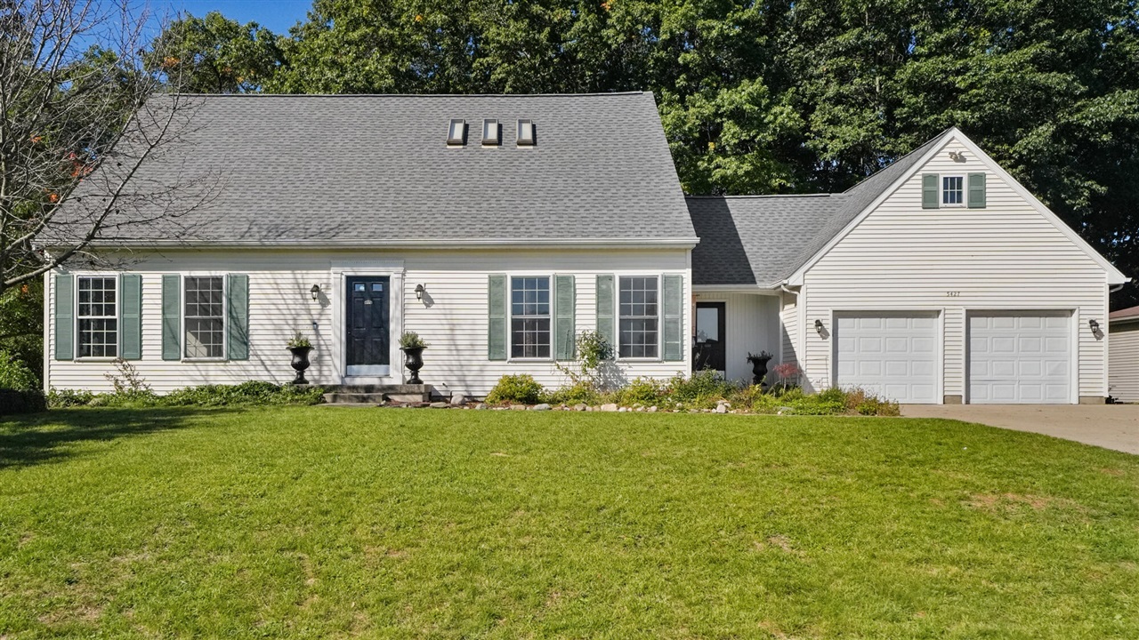 Photo 2 of Single family home for sale at 5427 N Silverstone Dr, Comstock Park, MI 49321 | MLS# 70562031 | Listing updated on 2026-10-06
