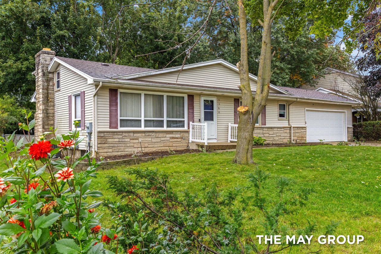 Photo 1 of Single family home for sale at 5366 Effingham Dr, Grand Rapids, MI 49508 | MLS# 70562060 | Listing updated on 2026-10-08