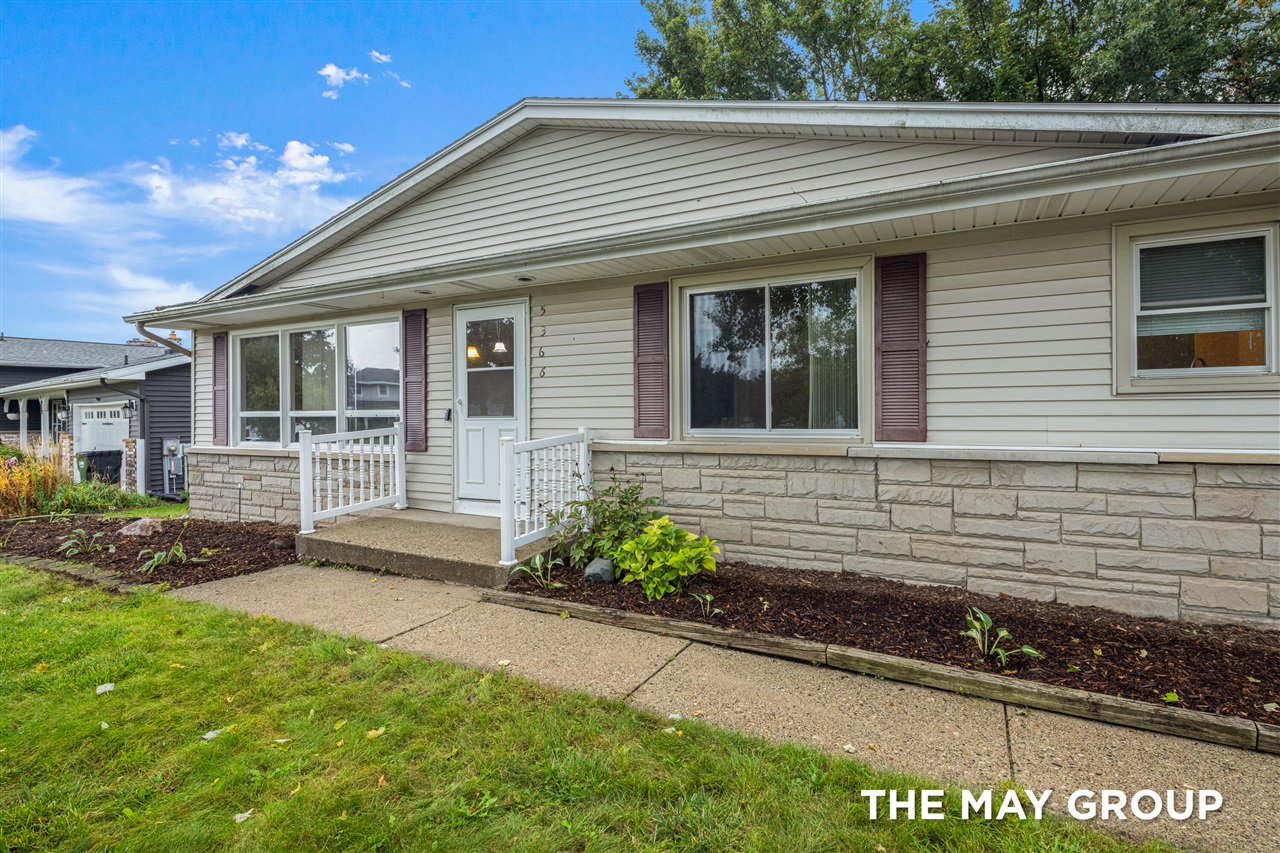 Photo 2 of Single family home for sale at 5366 Effingham Dr, Grand Rapids, MI 49508 | MLS# 70562060 | Listing updated on 2026-10-08