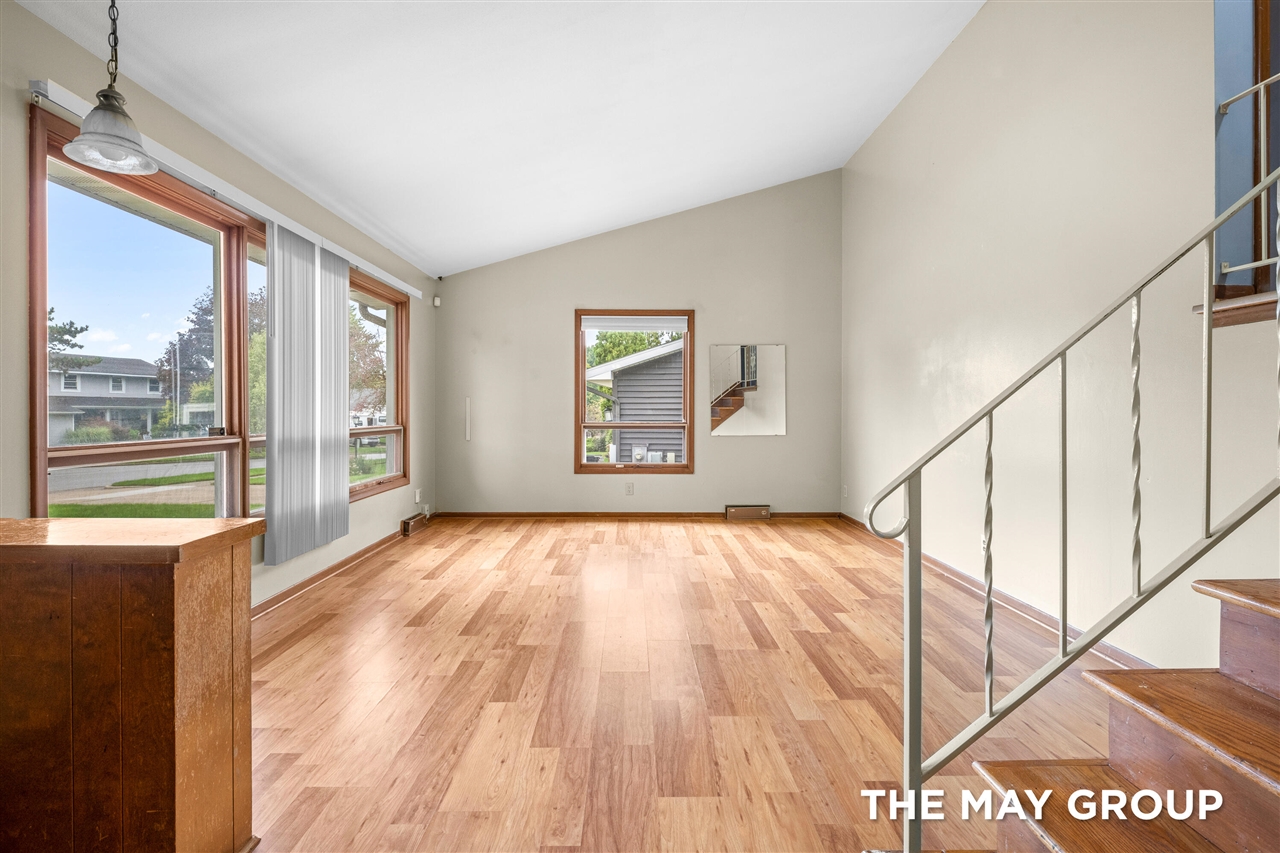 Photo 3 of Single family home for sale at 5366 Effingham Dr, Grand Rapids, MI 49508 | MLS# 70562060 | Listing updated on 2026-10-08