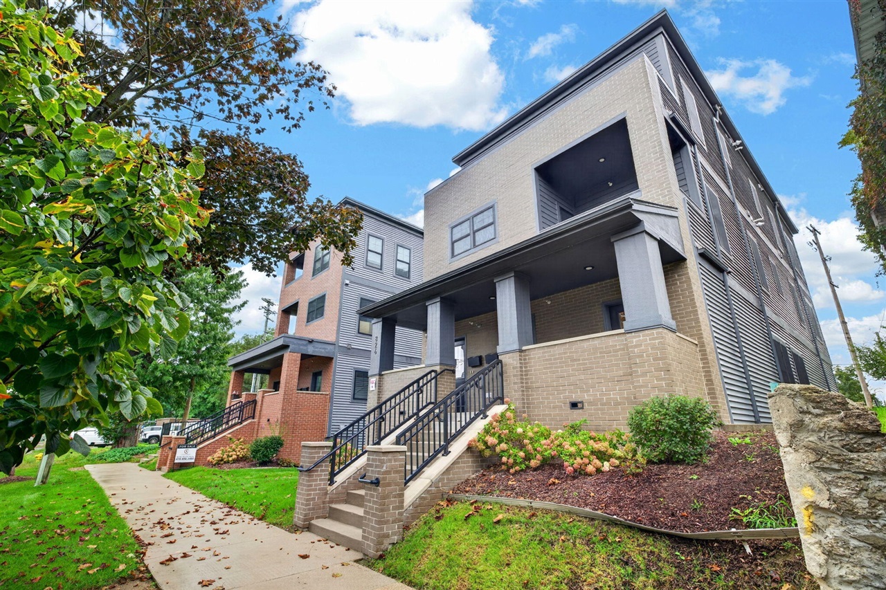 Photo 3 of Condo for sale at 826 Fairview Ave #3, Grand Rapids, MI 49503 | MLS# 70562100 | Listing updated on 2026-10-08