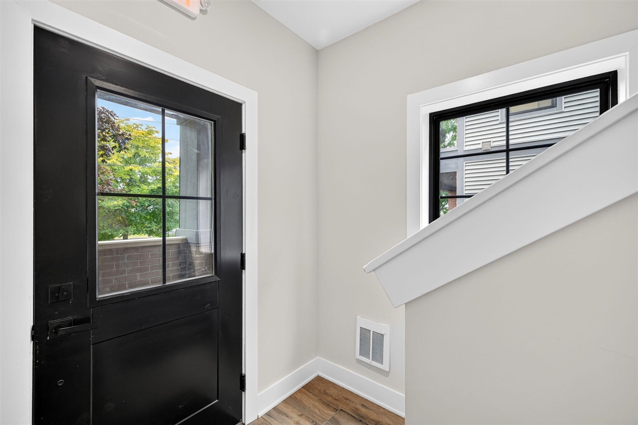 Photo 4 of Condo for sale at 826 Fairview Ave #3, Grand Rapids, MI 49503 | MLS# 70562100 | Listing updated on 2026-10-08