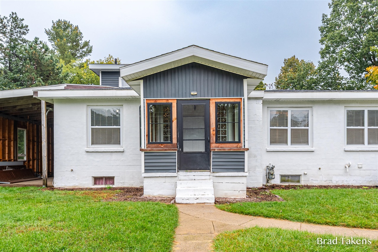Photo 1 of Single family home for sale at 1559 Laughlin Dr, Grand Rapids, MI 49504 | MLS# 70562155 | Listing updated on 2026-10-07