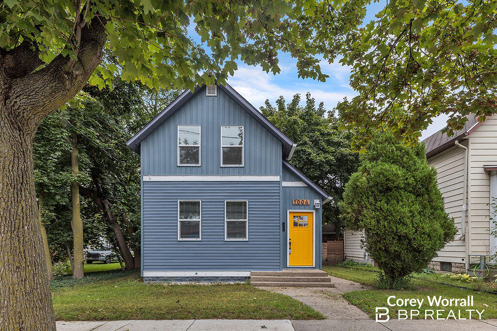 Photo 1 of Single family home for sale at 1004 Garfield Ave, Grand Rapids, MI 49504 | MLS# 70562176 | Listing updated on 2026-10-08