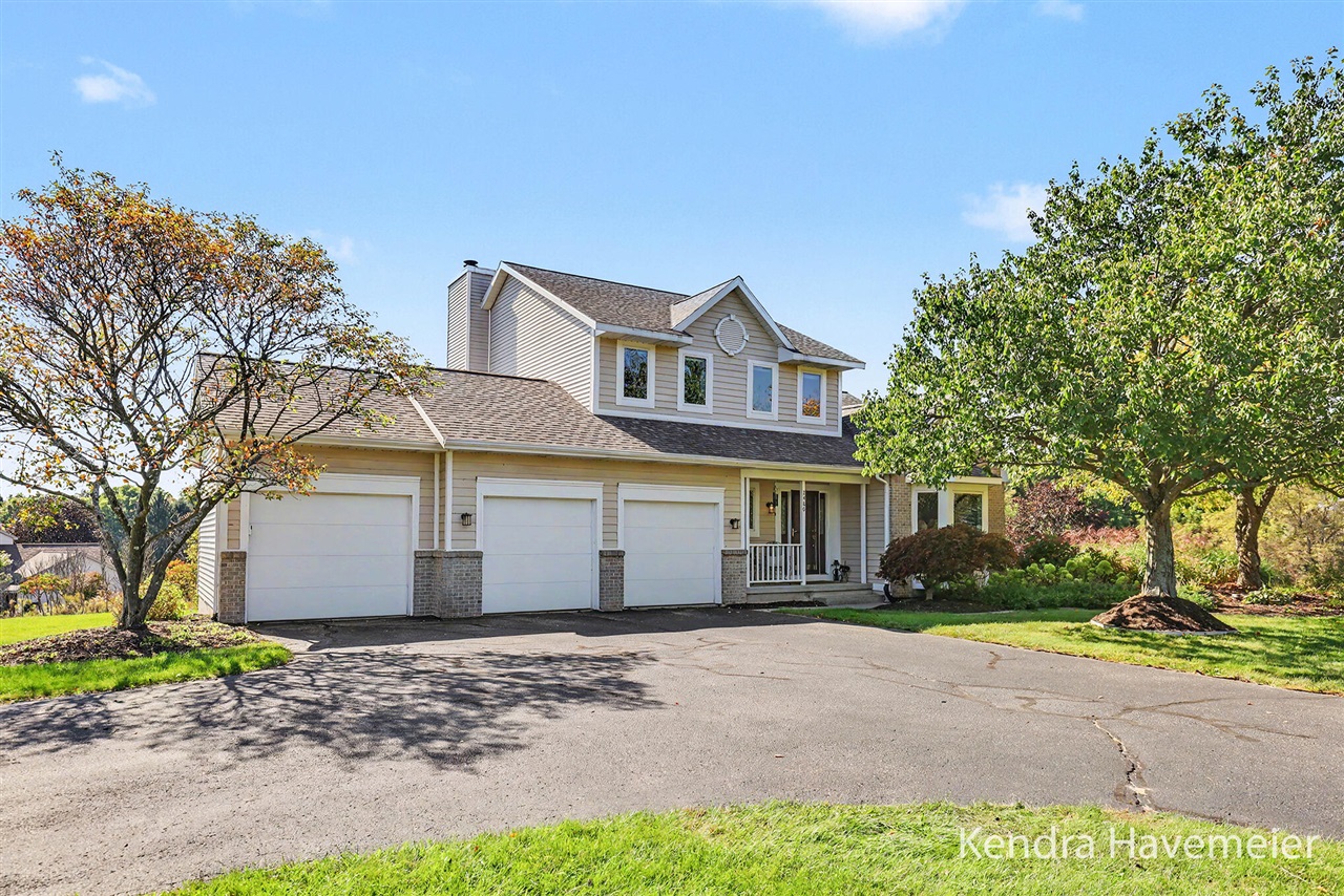 Photo 1 of Single family home for sale at 2480 Rolling Meadow Dr, Belmont, MI 49306 | MLS# 70562209 | Listing updated on 2026-10-04