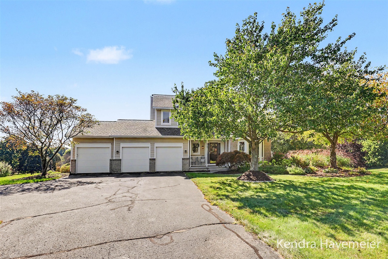 Photo 2 of Single family home for sale at 2480 Rolling Meadow Dr, Belmont, MI 49306 | MLS# 70562209 | Listing updated on 2026-10-04