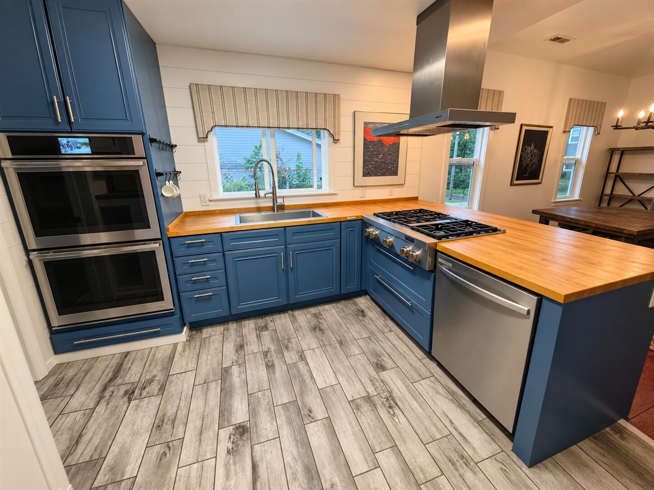 Photo 4 of Single family home for sale at 411 & 413 Vanburen St, South Haven, MI 49090 | MLS# 70562281 | Listing updated on 2026-10-05