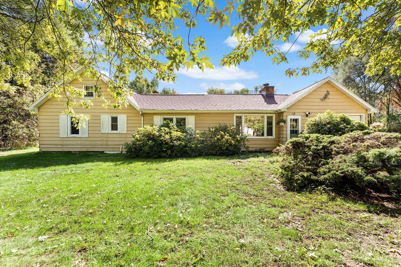Photo 2 of Single family home for sale at 735 Wilson Ave, Grand Rapids, MI 49534 | MLS# 70562404 | Listing updated on 2026-10-03