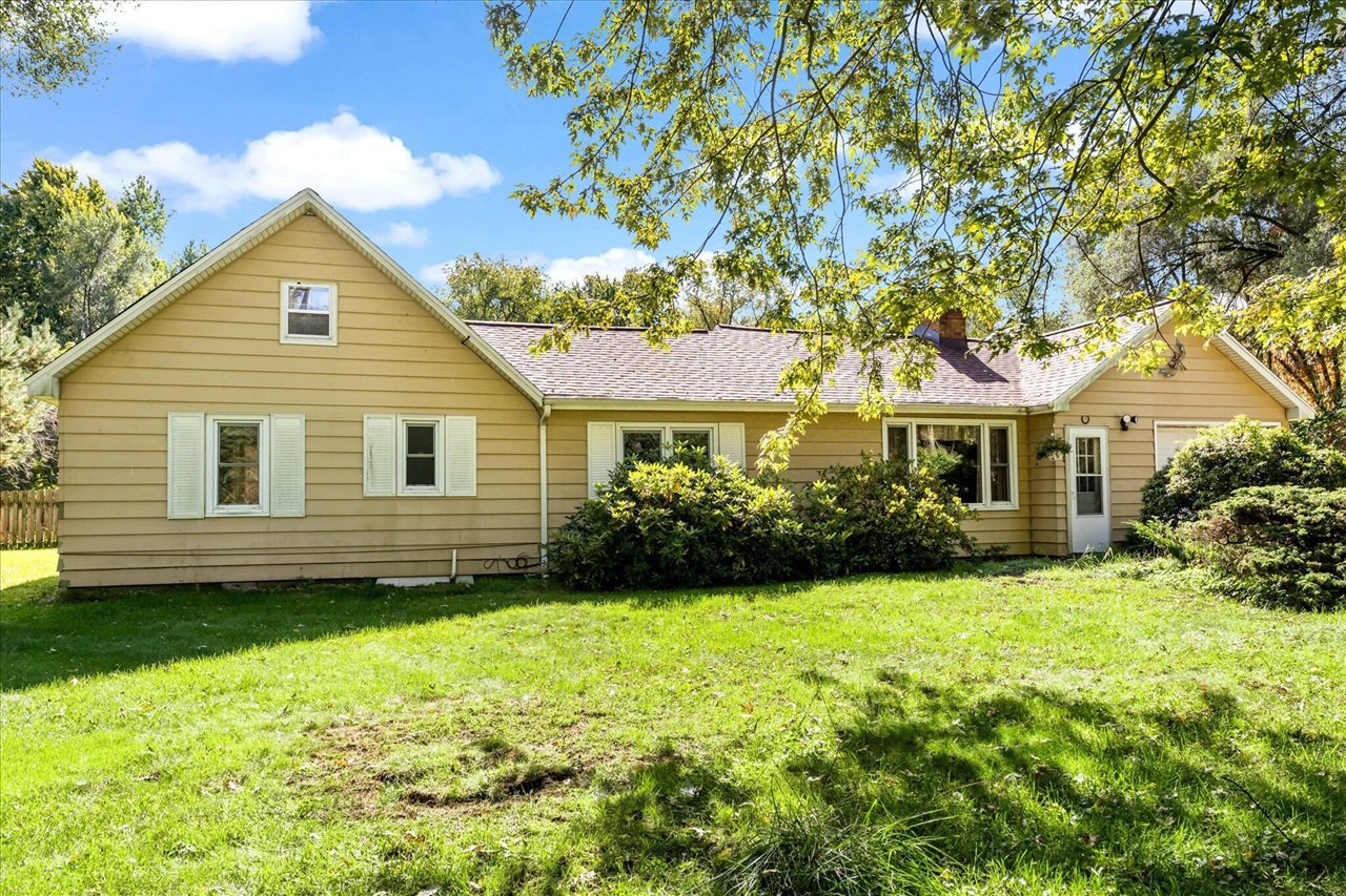 Photo 3 of Single family home for sale at 735 Wilson Ave, Grand Rapids, MI 49534 | MLS# 70562404 | Listing updated on 2026-10-03