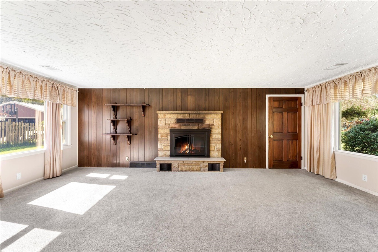 Photo 3 of Single family home for sale at 735 Wilson Ave, Grand Rapids, MI 49534 | MLS# 70562404 | Listing updated on 2026-10-03