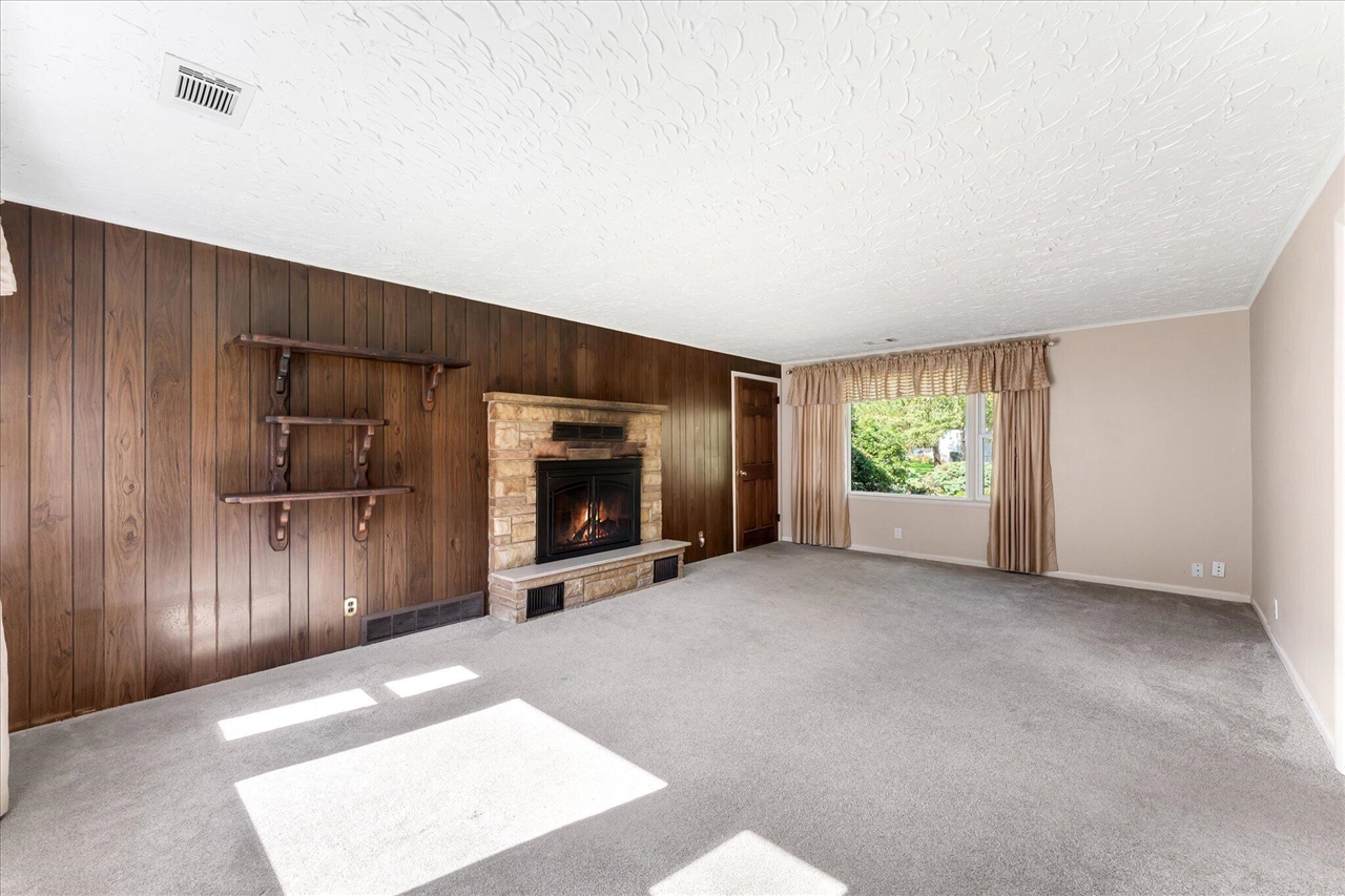 Photo 4 of Single family home for sale at 735 Wilson Ave, Grand Rapids, MI 49534 | MLS# 70562404 | Listing updated on 2026-10-03