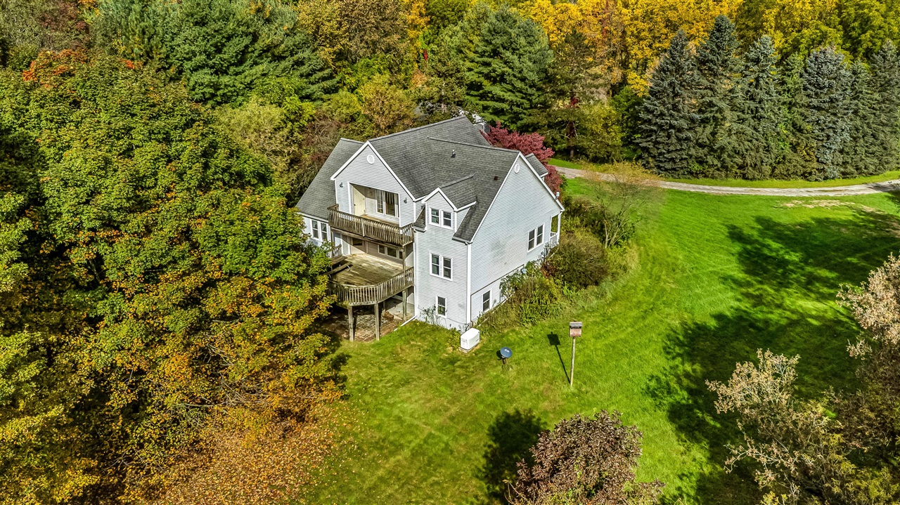 Photo 3 of Single family home for sale at 10092 Meadowhill Dr, Lowell, MI 49331 | MLS# 70562557 | Listing updated on 2026-10-06