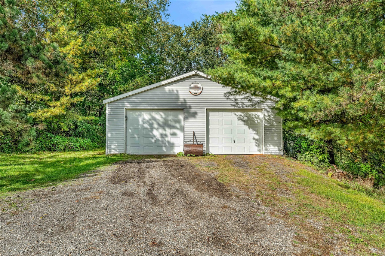 Photo 4 of Single family home for sale at 10092 Meadowhill Dr, Lowell, MI 49331 | MLS# 70562557 | Listing updated on 2026-10-06