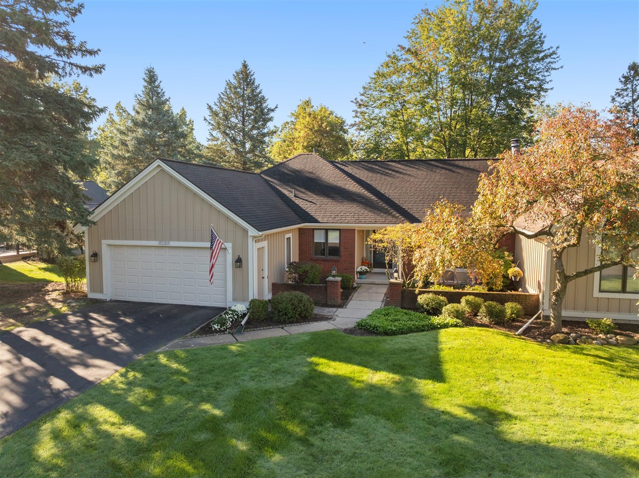 Photo 1 of Condo for sale at 5126 S Quail Crst Dr, Grand Rapids, MI 49546 | MLS# 70562584 | Listing updated on 2026-10-08