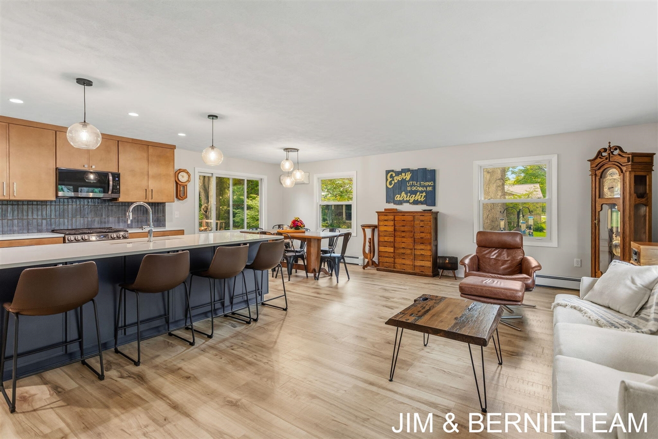 Photo 2 of Single family home for sale at 500 Greenbrier Dr, Grand Rapids, MI 49546 | MLS# 70562652 | Listing updated on 2026-10-06