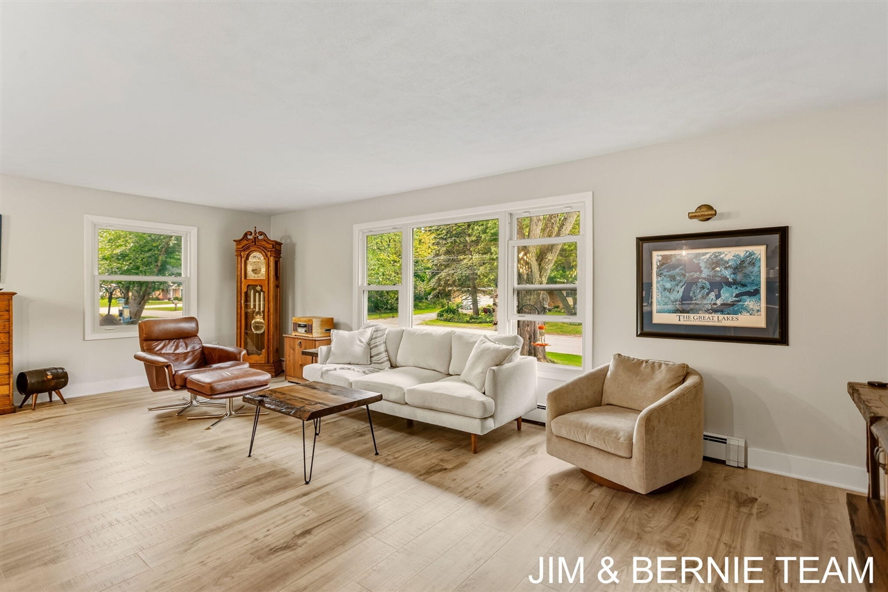 Photo 3 of Single family home for sale at 500 Greenbrier Dr, Grand Rapids, MI 49546 | MLS# 70562652 | Listing updated on 2026-10-06
