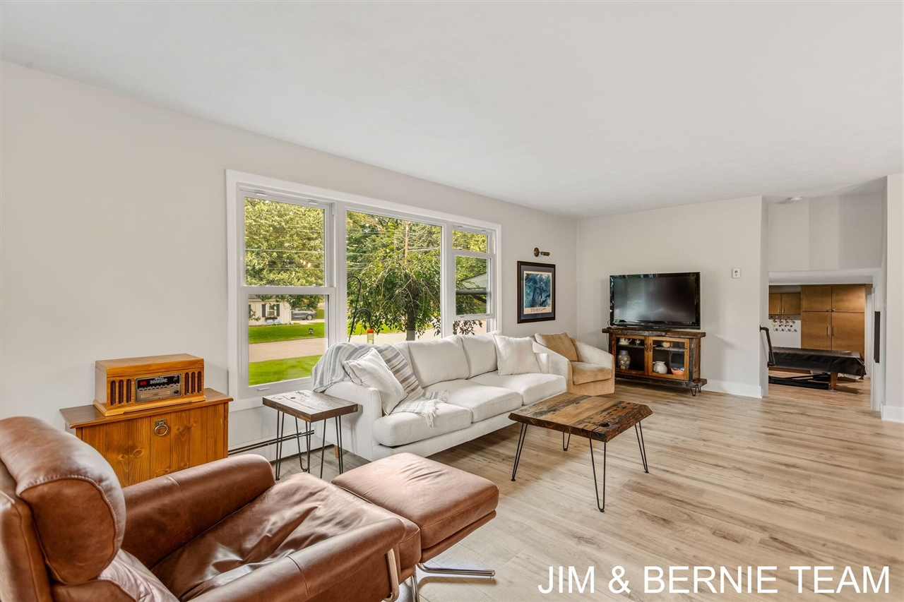Photo 3 of Single family home for sale at 500 Greenbrier Dr, Grand Rapids, MI 49546 | MLS# 70562652 | Listing updated on 2026-10-06