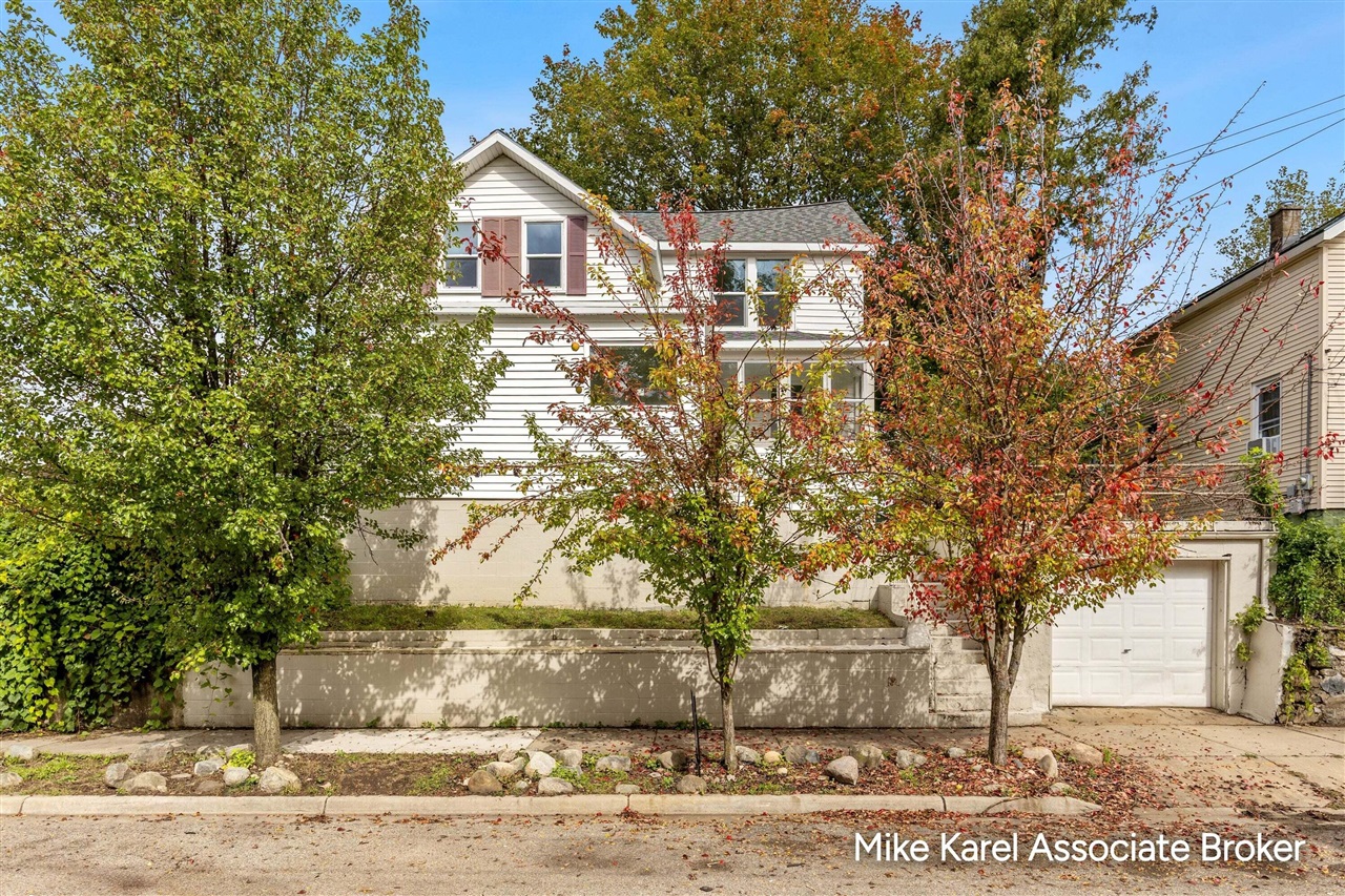 Single family home for sale at 1101 Baxter St, Grand Rapids, MI 49506 | MLS# 70562679