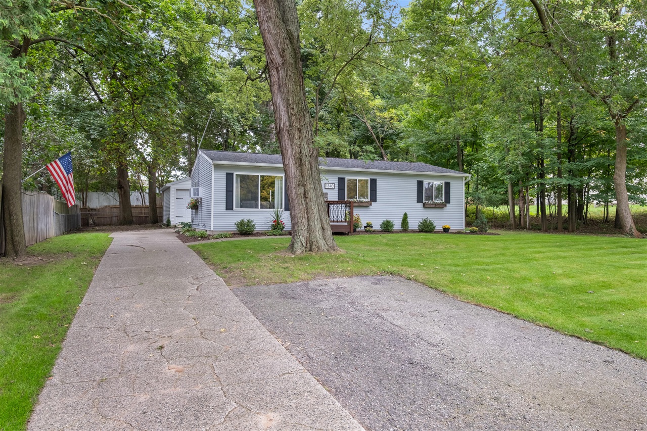 Photo 2 of Single family home for sale at 1340 Knapp St, Grand Rapids, MI 49505 | MLS# 70562736 | Listing updated on 2026-10-09