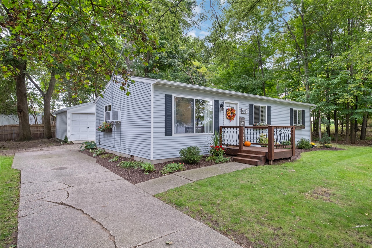 Photo 3 of Single family home for sale at 1340 Knapp St, Grand Rapids, MI 49505 | MLS# 70562736 | Listing updated on 2026-10-09