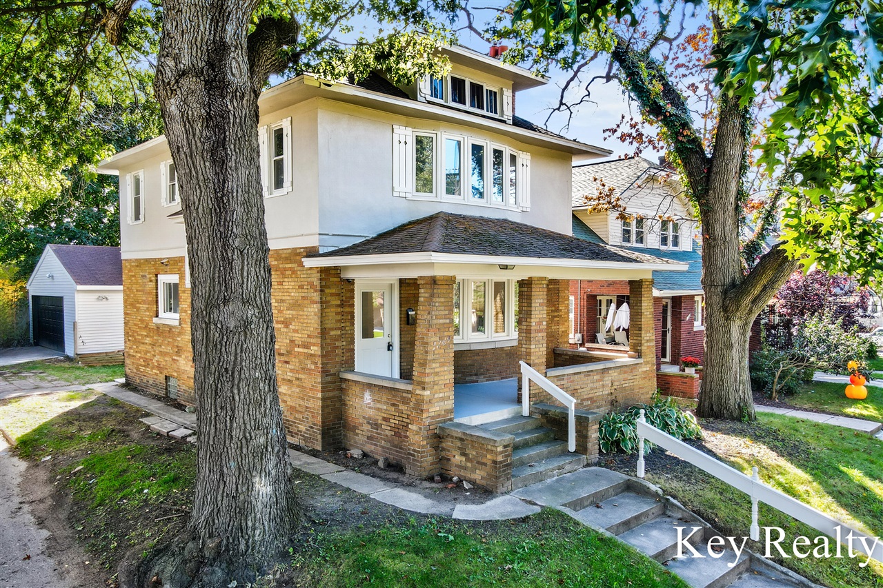 Photo 4 of Single family home for sale at 1242 Alexander St, Grand Rapids, MI 49506 | MLS# 70562753 | Listing updated on 2026-10-07