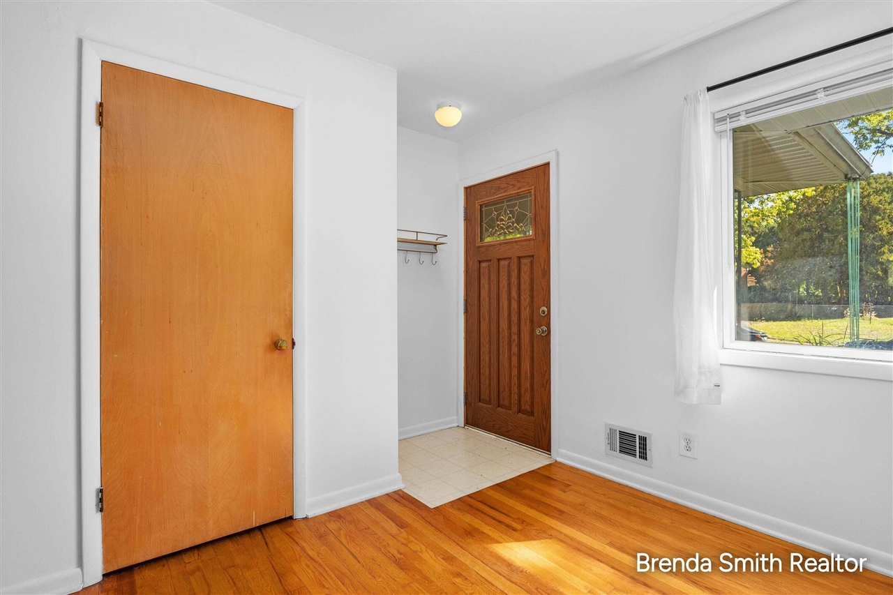 Listing Photo 4 - Condo for sale in building located at 935 Kentwood Dr, Grand Rapids, MI 49505