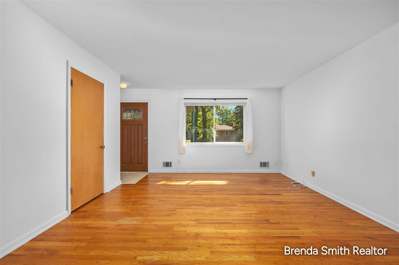 Listing Photo 5 - Condo for sale in building located at 935 Kentwood Dr, Grand Rapids, MI 49505