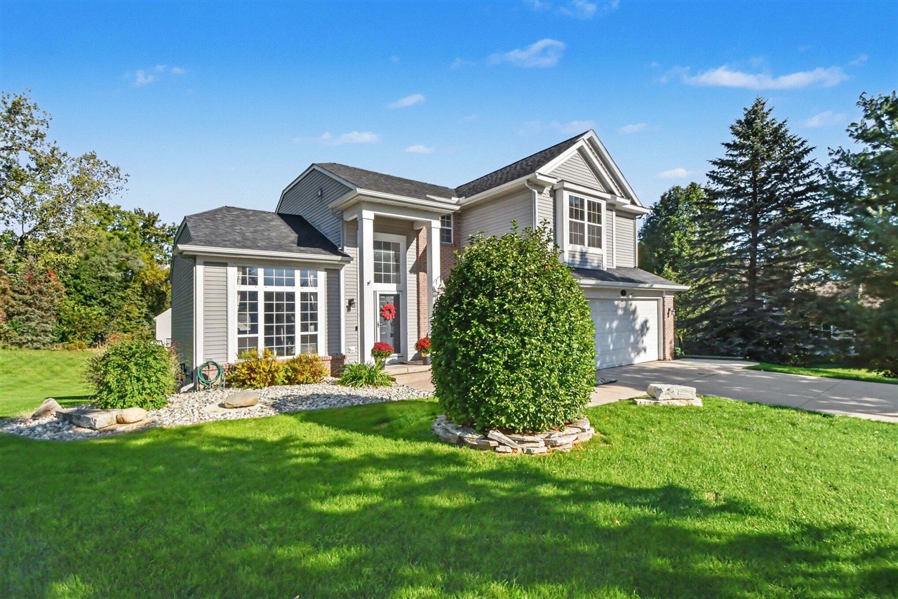 Photo 3 of Single family home for sale at 3583 Arbor Chase Ct, Grand Rapids, MI 49525 | MLS# 70562777 | Listing updated on 2026-10-07