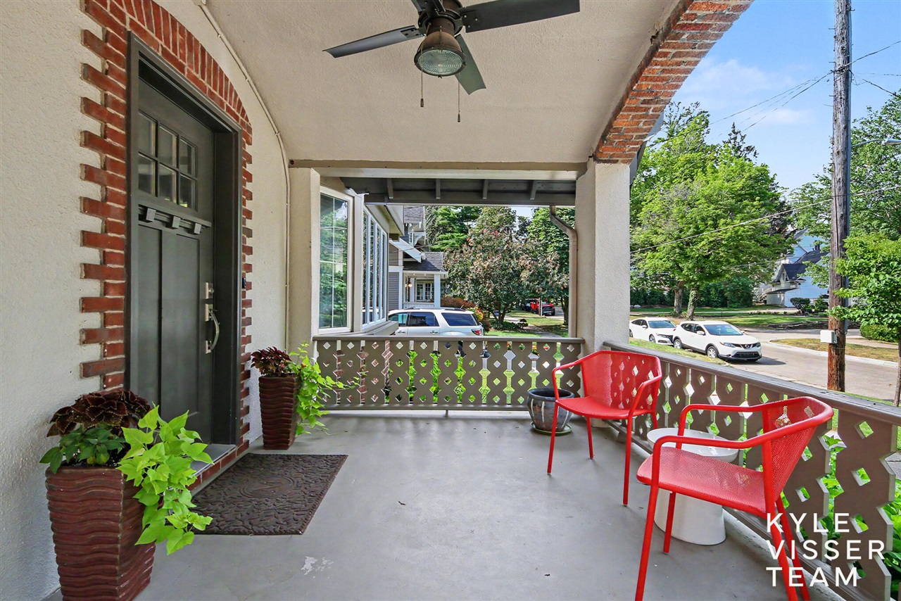 Photo 1 of Single family home for sale at 560 Laurel Ave, Grand Rapids, MI 49506 | MLS# 70562880 | Listing updated on 2026-10-07
