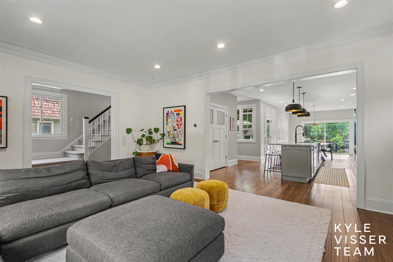 Photo 3 of Single family home for sale at 560 Laurel Ave, Grand Rapids, MI 49506 | MLS# 70562880 | Listing updated on 2026-10-07